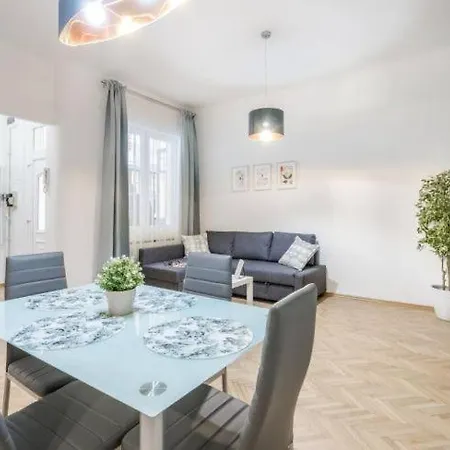 Dessy Downtown Appartamento Budapest