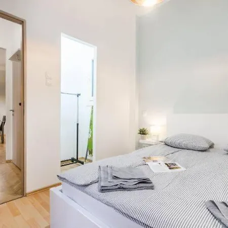 Apartment Dessy Downtown *